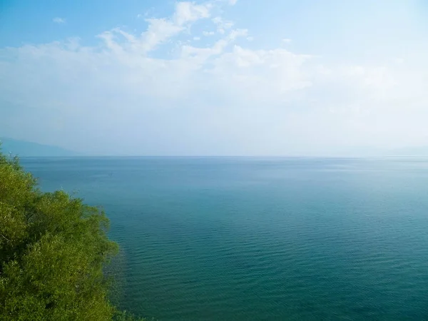Ochrid Gölü Nün Suyu Doğanın Arka Planıdır Ochrid Avrupa Daki — Stok fotoğraf