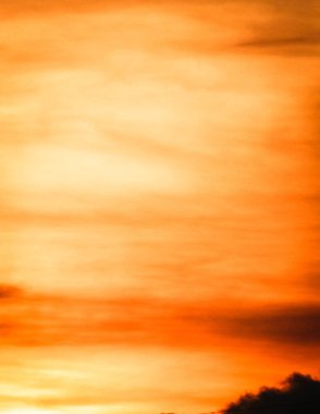 Doğanın arka planı olarak güzel gün batımı gökyüzü. Boşluğu, doğayı ve dini kopyala.