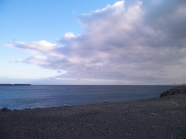 Playa Blanca 'daki kayalıklar, Lanzarote, Kanarya Adaları. Seyahat ve doğa kavramı.