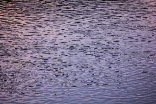 Цвет фона с водной поверхностью — стоковое фото
