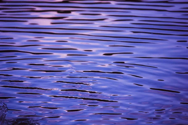 Färg bakgrunden med vattenytan — Stockfoto