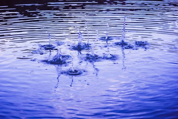 Fond de couleur avec surface de l'eau — Photo