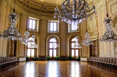 Chateau Slavkov ve güzel çevresi ve güzel bir iç mekan