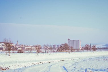 Kış manzarası ile zengin bir kar tanesi