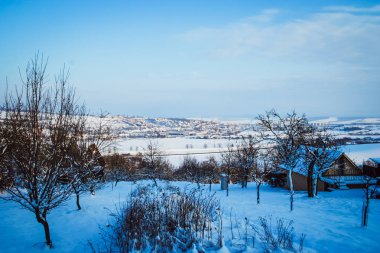 Kış manzarası ile zengin bir kar tanesi