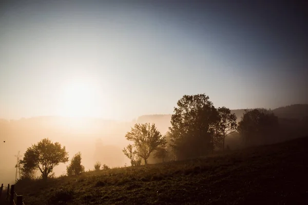 Herbstausgänge Und Sonnenuntergänge Bieten Ein Grandioses Schauspiel — Stockfoto