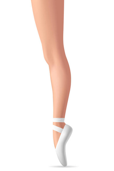 Нога балерины в пуантах на белом
