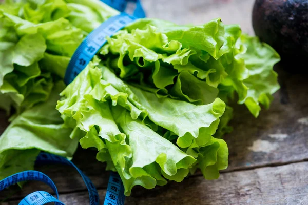 Dieta hubnutí a hlávkový salát. Dietní menu — Stock fotografie