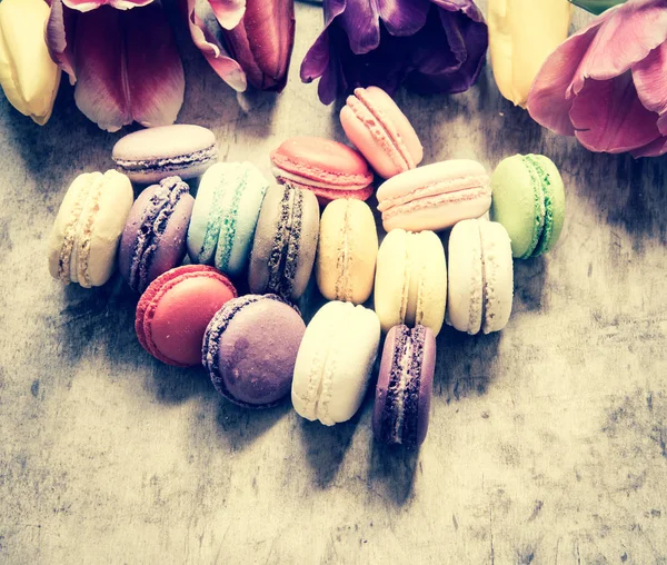Macaroni Francesi Colorati Con Fiori — Foto Stock
