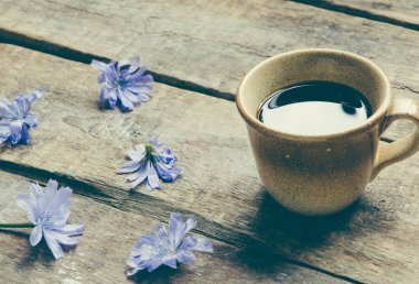 Hindiba içecekler ve çiçekler