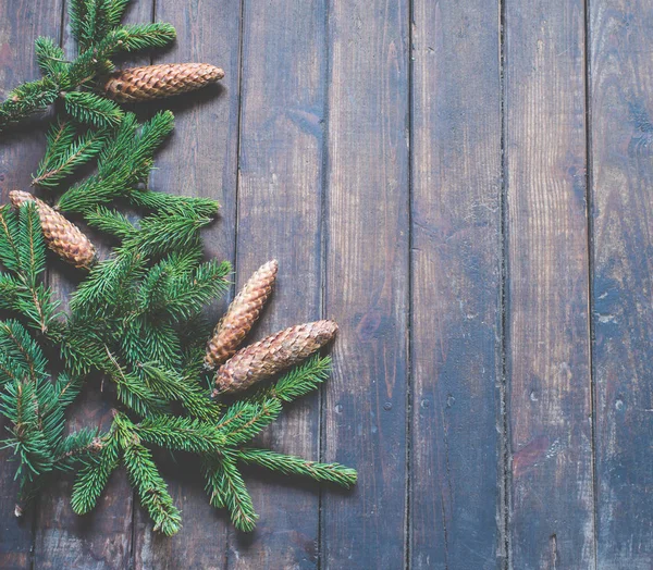 Vánoční Dekorace Kužely Dřevěném Pozadí — Stock fotografie