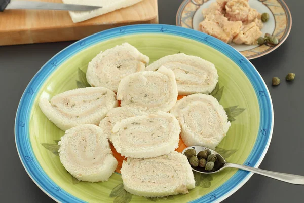 Bread and tuna roll — Stock Photo, Image