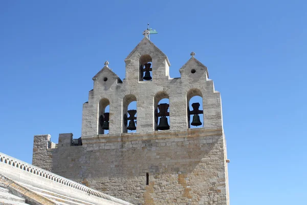 Harangtorony Saintes-Maries-de-la-mer-ben — Stock Fotó