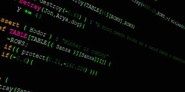 Yazılım geliştirici programlama kodu. Soyut modern sanal bilgisayar senaryosu. Masaüstü ekranında yazılım geliştirici programcının çalışması 
