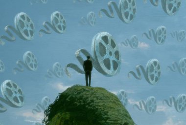 İnsan silueti ve filmlerle soyut arkaplan    