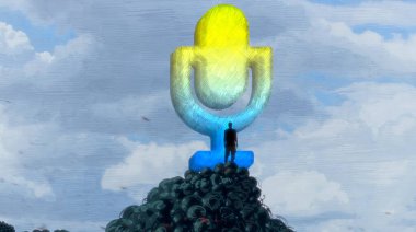 İnsan silueti ve mikrofonları olan soyut bir arkaplan 