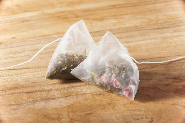 Two Packs Cranberry Green Tea Tea Bags Wooden Board — 스톡 사진