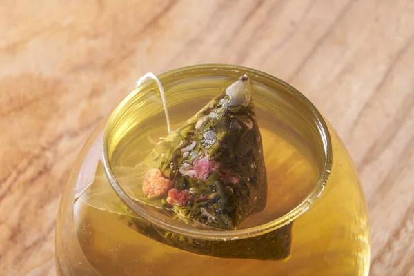 Close Brewed Cranberry Green Tea Tea Bag — 스톡 사진