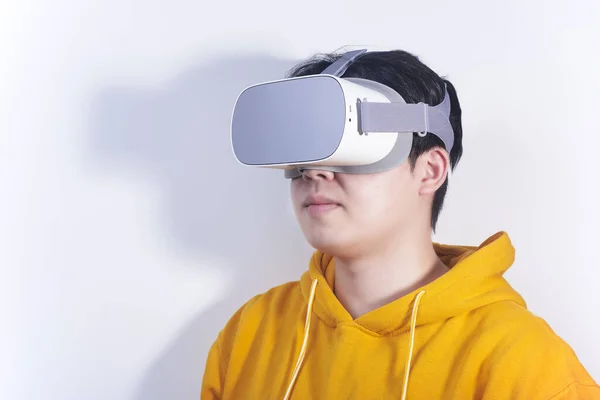 Pessoas Que Estão Usando Realidade Virtual Usando Óculos Para Assistir — Fotografia de Stock