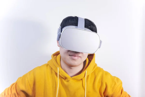 stock image People who are using vr virtual reality and wearing glasses to watch the video