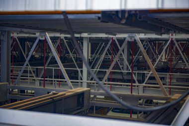 Üç boyutlu otoparkın çelik yapısı