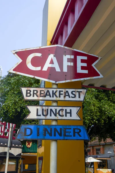 Una Serie Cartelli Stradali Con Caffè Colazione Pranzo Cena — Foto Stock