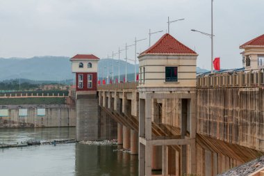 Baraj inşaatı, köprü başı