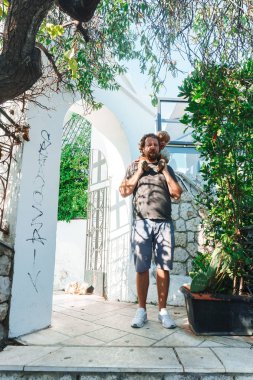 küçük çocuklu baba