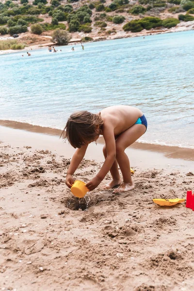 Piękny Chłopiec Gra Plaży — Zdjęcie stockowe