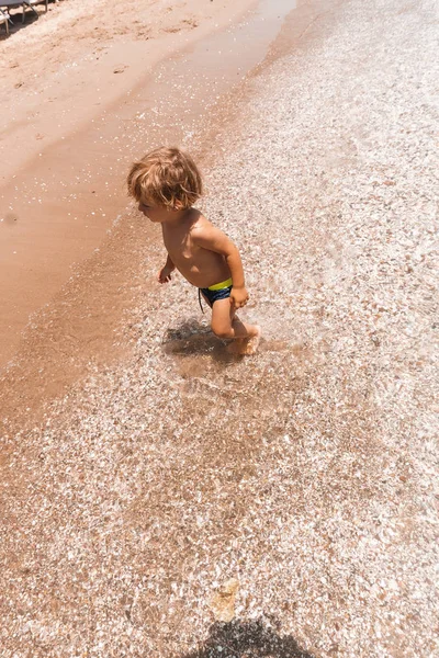 Carino Bambino Sulla Spiaggia — Foto Stock