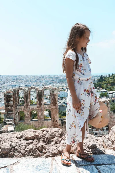 Junges Mädchen Kleid Der Ruinen Der Antiken Stadt — Stockfoto