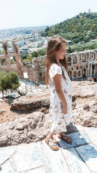 Junges Mädchen Kleid Der Ruinen Der Antiken Stadt — Stockfoto