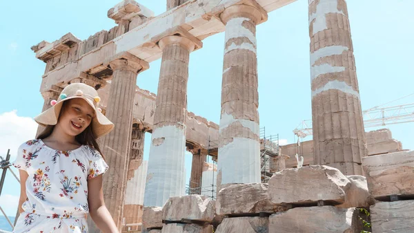 Young Girl Dress Ruins Ancient City — Stockfoto