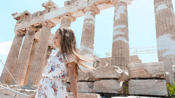 Jeune Fille Dans Une Robe Des Ruines Ancienne Ville — Photo