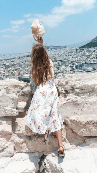 Young Girl White Dress Beach — Stockfoto