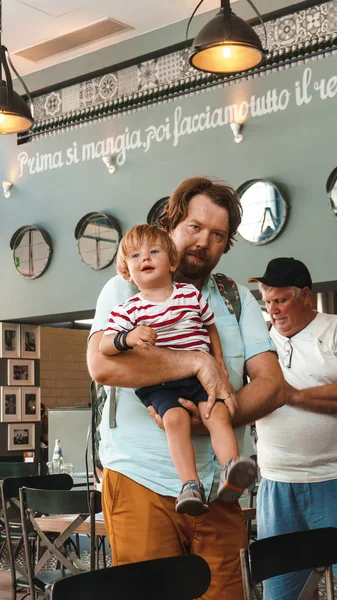 Vater Und Sohn Haben Spaß Der Küche — Stockfoto