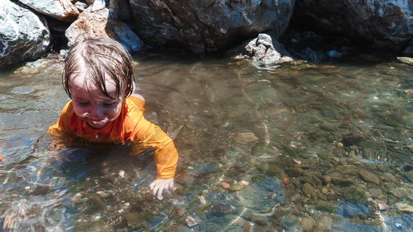 Niño Juego Agua — Foto de Stock