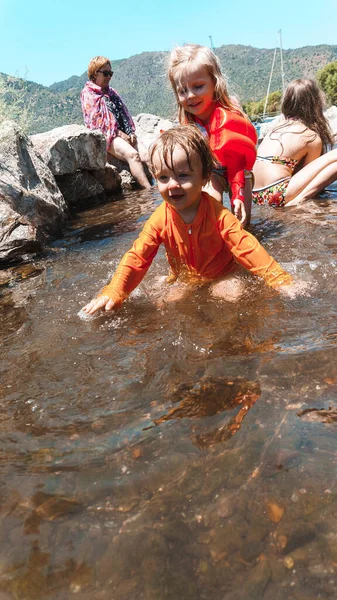 Niño Nadando Agua — Foto de Stock