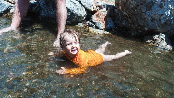 Niño Nadando Agua — Foto de Stock