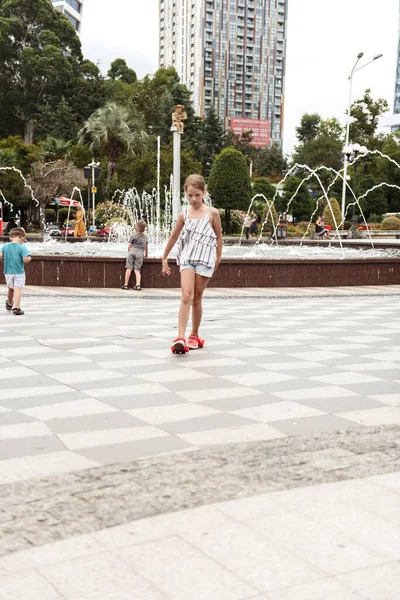 Jovem Com Jogar Rua — Fotografia de Stock