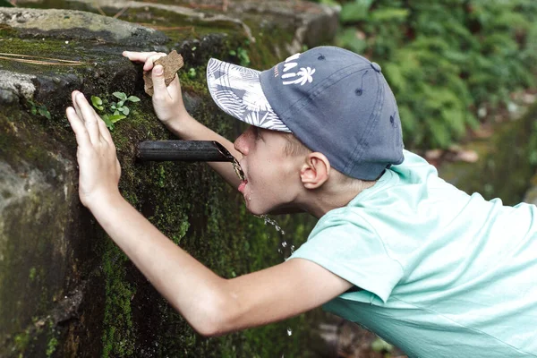 Boy Drinks Water Source Summer Park — Fotografia de Stock