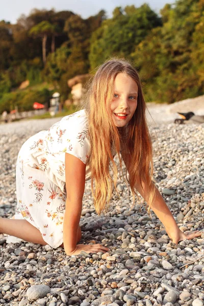 Hermosa Chica Vestido Playa — Foto de Stock