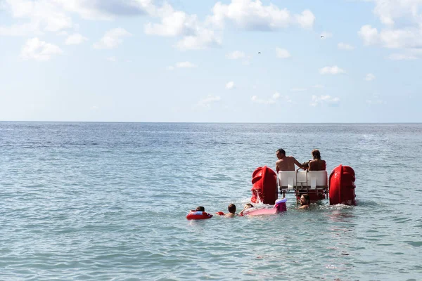 Sekelompok Orang Air Pantai Stok Foto Bebas Royalti