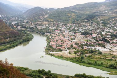 Köyün eski şehrinin manzarası.