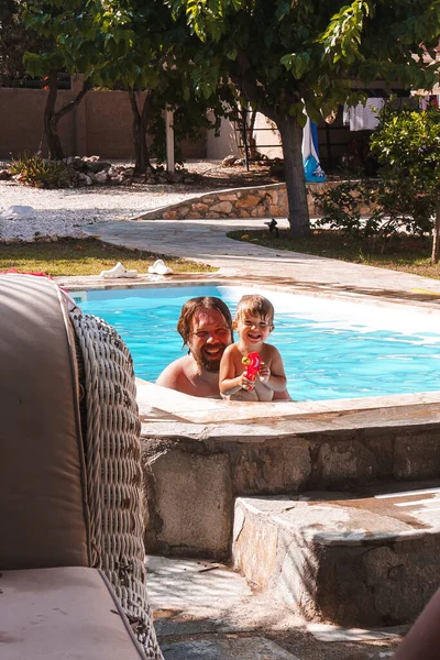 Padre Ragazzo Piscina — Foto Stock