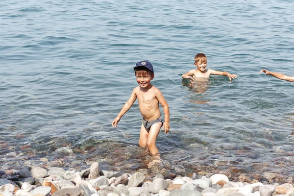 Jongens Hebben Plezier Zee — Stockfoto