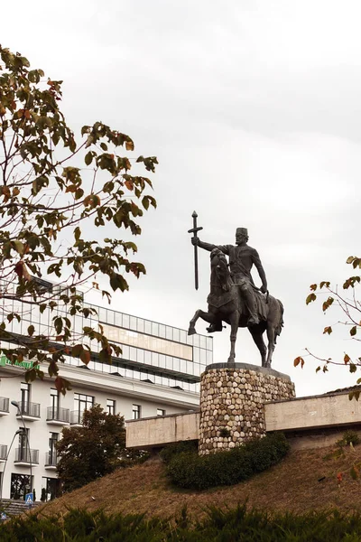 Άποψη Χαμηλής Γωνίας Του Μνημείου Ένα Δρόμο Της Πόλης Φωτογραφία Αρχείου