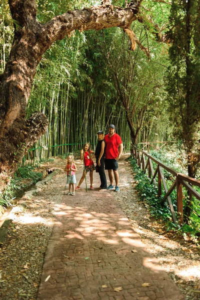 Family Girls Forest — Stock Photo, Image