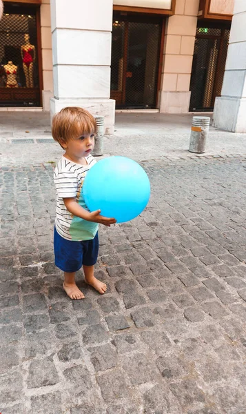 Boy Playing Balloon — Stock Photo, Image