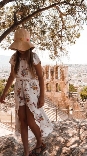 Chica Caminando Anfiteatro — Foto de Stock